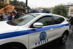Βασίλης Μπισμπίκης: «Μου έφυγε το τιμόνι» - Με χειροπέδες στην Ευελπίδων ο ηθοποιός