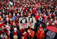 Κόκκινη λαοθάλασσα στους δρόμους του Άμστερνταμ: 250.000 πολίτες ζητούν να σταματήσει ο πόλεμος στη Γάζα