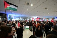 Στο «Ελ. Βενιζέλος» οι 27 Έλληνες ακτιβιστές του στολίσκου για τη Γάζα