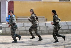 Δικαιώματα των γυναικών στη Συρία: Σύγκρουση μεταξύ SDF και της ισλαμιστικής κυβέρνησης Αλ Σαράα