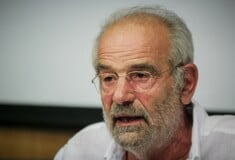 Αλέκος Αλαβάνος για Αλέξη Τσίπρα: «Πρέπει να γονατίσει σε δεσπότη και να ζητήσει συγγνώμη για όσα έκανε στη χώρα»