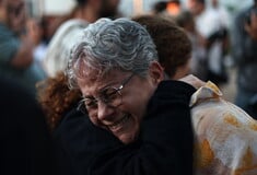 Δύο χρόνια μετά: Χιλιάδες Ισραηλινοί τιμούν τα θύματα της επίθεσης της Χαμάς