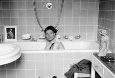 Από την πασαρέλα στην μπανιέρα του Χίτλερ: Το μεγαλείο των εικόνων της Λι Μίλερ 