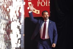 Ο Τραμπ θέλει να αναμορφώσει τις πωλήσεις φαρμάκων - Εταιρεία που συνδέεται με τον γιο του επωφελείται