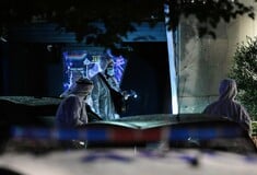 Έκρηξη στη ντισκοτέκ Jacky.O: Μαυροντυμένος άνδρας φέρεται να άφησε χαρτοσακούλα στην είσοδο του κέντρου