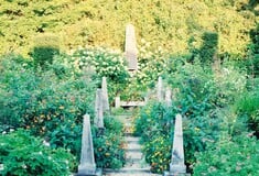 Eίναι ζευγάρι. Μαζί σχεδιάζουν κήπους. Τον καλύτερο τον κράτησαν για τον εαυτό τους