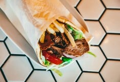 Τόσο θα πλήρωνες σήμερα για ένα σουβλάκι του 1998
