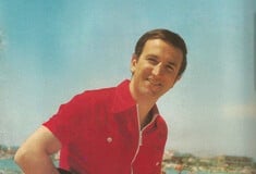 Σάκης Παπανικολάου: ένας κλασικός ελαφρός τραγουδιστής, με ιδιαίτερη πορεία στα σίξτις