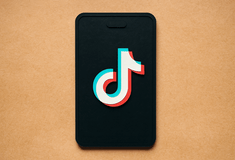 TikTok: Η επιστήμη πίσω από τον αλγόριθμο που μας κρατά κολλημένους