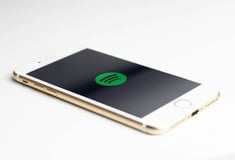 «Θάνατος στο Spotify»: Νέο κίνημα μποϊκοτάζ από μουσικούς κατά του «περιορισμού στις προτάσεις αλγορίθμων»
