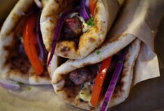 TASTE ATLAS ΣΟΥΒΛΑΚΙ
