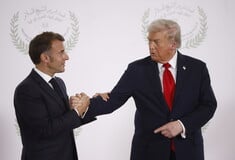 «Θα δεις τι πρόκειται να συμβεί»: Η χειραψία Τραμπ - Μακρόν και ο έντονος διάλογος