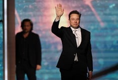 Βρετανία: Ο Έλον Μασκ στο πλευρό του ακροδεξιού Τόμι Ρόμπινσον