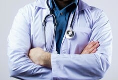 Ξυλοδαρμός από πλαστικό χειρουργό: «Αν δε σταμάταγαν οι περαστικοί θα με σκότωνε» εξηγεί η 43χρονη