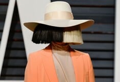 Sia: Ο πρώην σύζυγός της ζητά διατροφή 250.000 δολάρια τον μήνα