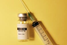 COVID-19: Ο ΕΟΔΥ καλεί σε έγκαιρο εμβολιασμό των ευάλωτων ομάδων για την περίοδο 2025/26