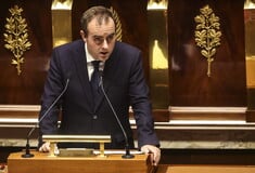 Γαλλία: Η Εθνοσυνέλευση απέρριψε την πρόταση μομφής κατά της κυβέρνησης Λεκορνί