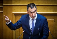 Χαρίτσης κατά Μητσοτάκη με ατάκα Κωνσταντίνου Μητσοτάκη