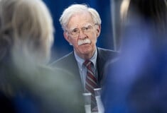 Απαγγέλθηκαν κατηγορίες στον Τζον Μπόλτον: Επιτίθεται στον Τραμπ για «κατάχρηση εξουσίας» και «εκφοβισμό επικριτών»