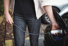 Τα plug-in υβριδικά ρυπαίνουν σχεδόν όσο και τα βενζινοκίνητα, σύμφωνα με νέα έρευνα