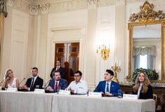 Ο Τραμπ κάλεσε δεξιούς influencers για να «συζητήσουν» την Antifa - Η λίστα με τους εκλεκτούς 11