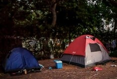 Διπλή δολοφονία στη Φοινικούντα: Στο μικροσκόπιο των Αρχών ένα λευκό ΙΧ που βρισκόταν κοντά στο κάμπινγκ
