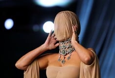 Κιμ Καρντάσιαν: Αγνώριστη στο Academy Museum Gala - Τολμηρή εμφάνιση με nude μάσκα στο κόκκινο χαλί