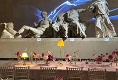 Η Μαρέβα Μητσοτάκη αντέδρασε για το δείπνο που διοργάνωσε το Βρετανικό Μουσείο μπροστά από τα Γλυπτά του Παρθενώνα