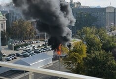 Πυροβολισμοί και φωτιά έξω από το κοινοβούλιο της Σερβίας – Ένας τραυματίας στο Βελιγράδι