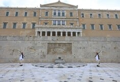 Μνημείο Αγνώστου Στρατιώτη: «Μέσα σε λίγες ώρες ο κ. Δούκας αναίρεσε τον εαυτό του», λένε κυβερνητικές πηγές