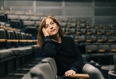 Γιούλη Τσαγκαράκη: «Κάθε σπίτι έχει τον δικό του Νετανιάχου, τον δικό του Τραμπ»