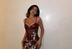 Kylie Jenner: Απαντά στα σχόλια ότι επισκίασε με το εκκεντρικό φόρεμά της τη Hailey Bieber στον γάμο της