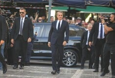 Κηδεία Διονύση Σαββόπουλου: Στη Μητρόπολη ο Κυριάκος Μητσοτάκης
