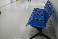 Γλυφάδα: Μάχη για τη ζωή της δίνει η 70χρονη που δέχθηκε επίθεση με πέτρα - «Είναι σε καταστολή», λέει η κόρη της