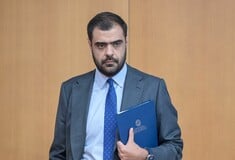 Παύλος Μαρινάκη: Όχι τσιγαράκι και κιθάρα στον Άγνωστο Στρατιώτη