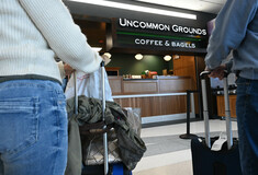 Γιατί τo φαγητό στο αεροδρόμιο είναι τόσο ακριβό;