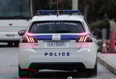 Λάρισα: 41χρονος κυνηγούσε στο δρόμο με τσεκούρι τη σύζυγο του ξαδέλφου του