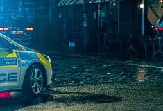 Αιματηρή επίθεση με μαχαίρι σε τρένο στη Βρετανία – Σε εξέλιξη η αστυνομική επιχείρηση