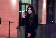 Πρώτη δημόσια εμφάνιση της Κίμπερλι Γκίλφοϊλ στην Αθήνα – Η δεξίωση στο Grand Hyatt