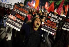 «Favela Lives Matter»: Χιλιάδες στους δρόμους του Ρίο μετά την πιο φονική αστυνομική επιχείρηση στη Βραζιλία