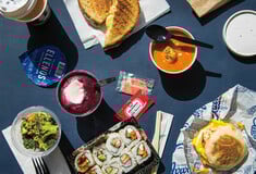 Γιατί πληρώνουμε χρυσό το φαγητό στο αεροδρόμιο;