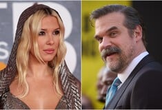 Η Μίλι Μπόμπι Μπράουν καταγγέλλει τον Ντέιβιντ Χάρμπουρ για παρενόχληση και εκφοβισμό