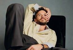 Τζόναθαν Μπέιλι: Ποιος είναι ο ηθοποιός που ανακηρύχθηκε από το People ως ο πιο σέξι άνδρας για το 2025