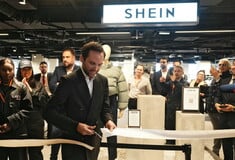 Shein: Διαδηλωτές, αστυνομία και «κυνηγοί ευκαιριών» στο άνοιγμα του πρώτου καταστήματος στο Παρίσι