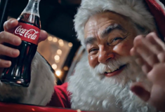 Coca-Cola: Αντιδράσεις για τη χριστουγεννιάτικη διαφήμιση - 