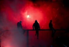 Οι πιτσιρικάδες με τα μαχαίρια και με τα μυαλά στα κάγκελα 