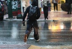 Η διαδρομή της κακοκαιρίας της επόμενες ώρες: Πλημμύρισαν δρόμοι και ξεριζώθηκαν δέντρα