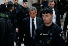 Αποφυλάκιση του Νικολά Σαρκοζί με όρους προτείνει η Εισαγγελία του Παρισιού