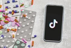 Επικίνδυνη «μόδα» στο Tik Tok με εφήβους να καταναλώνουν φάρμακα