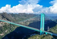 Κίνα: Η στιγμή της κατάρρευσης της γέφυρας Hongqi λίγους μήνες μετά τα εγκαίνια